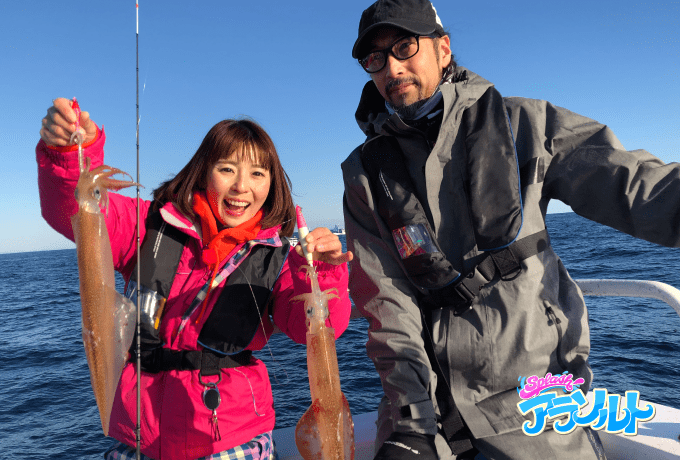 イカを釣り上げる様子